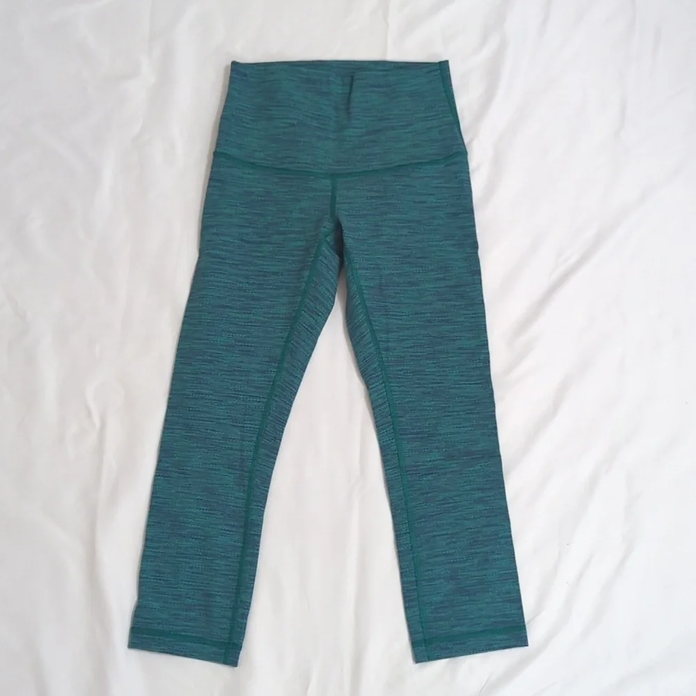 Lululemon Wunder Under Crop, Color Diamond Jacquard Teal Size 4
